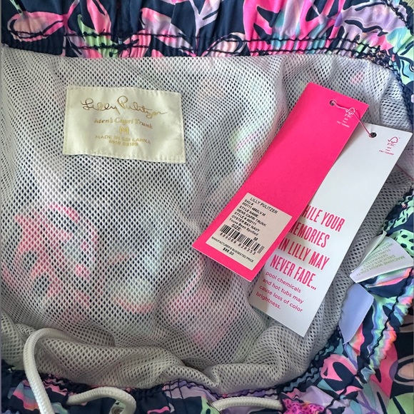 NWT Lilly Pulitzer Men's Capri Trunk Oyster Bay Navy You've Been Spotted Medium - Picture 3 of 4